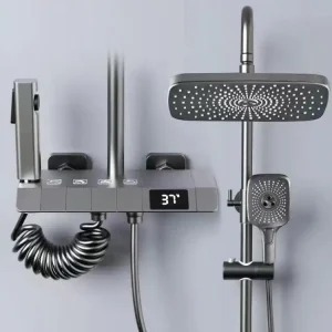 Grew-shower-with-screen-1.webp